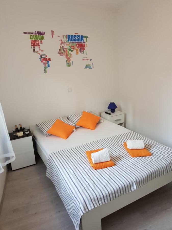 Micro Rooms Šibenik Esterno foto