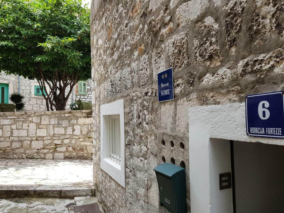 Micro Rooms Šibenik Esterno foto
